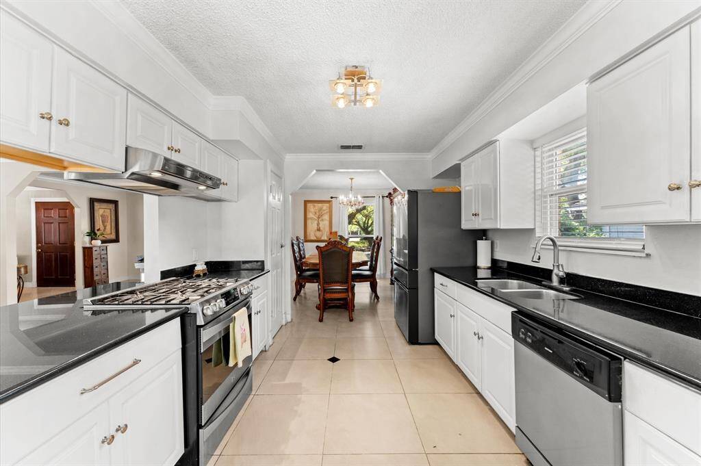 Light and bright kitchen