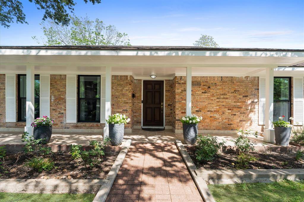 Come in and se this spacious home!