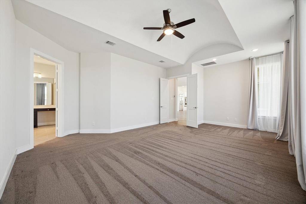 FIRST FLOOR - PRIMARY SUITE!