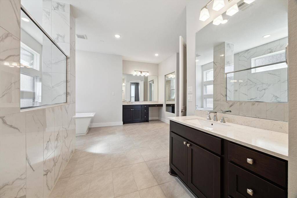FIRST FLOOR - PRIMARY SUITE EXPANSIVE and lux bathroom
