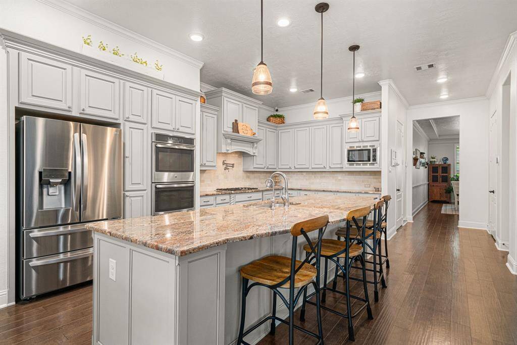 This gourmet kitchen is everything a Sous Chef needs!