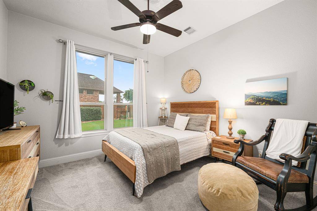 The second downstairs bedroom! This bedroom is located on the opposite end of the house, away from the primary ensuite. Giving guests peace and privacy.