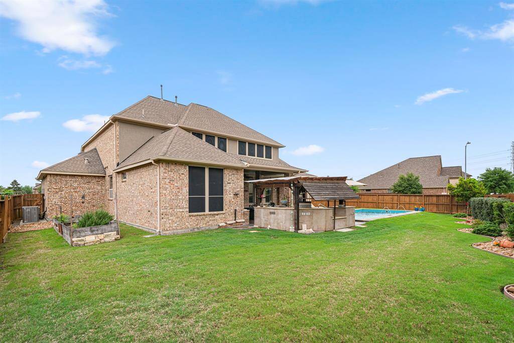 Lots of additional backyard space for gardening or play! Only limited by your imagination!