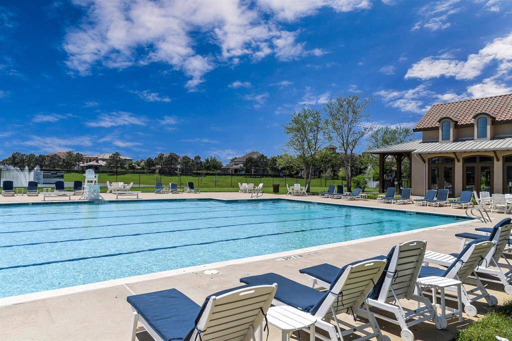 Lakes of Bella Terra Pool.