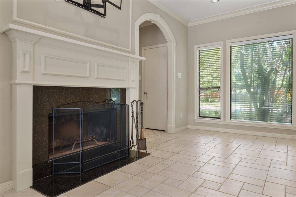 At the heart of the space, a fireplaceadds a cozy focal point, providingwarmth and charm.