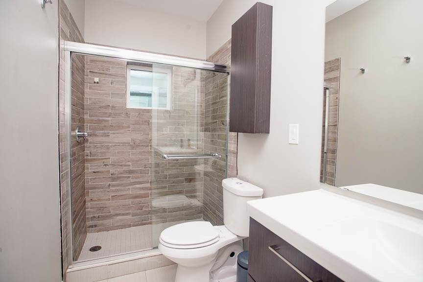 2nd bathroom