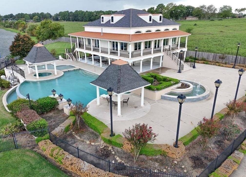 Welcome to the French Quarter on Lake Conroe