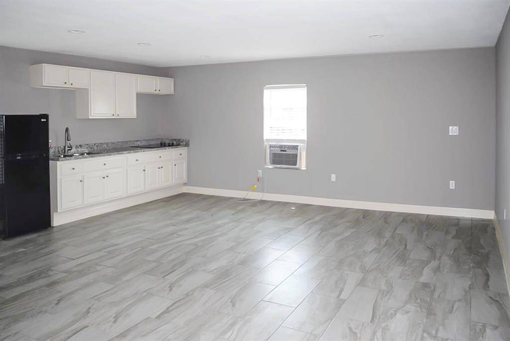 Sample photo of full garage apartment.