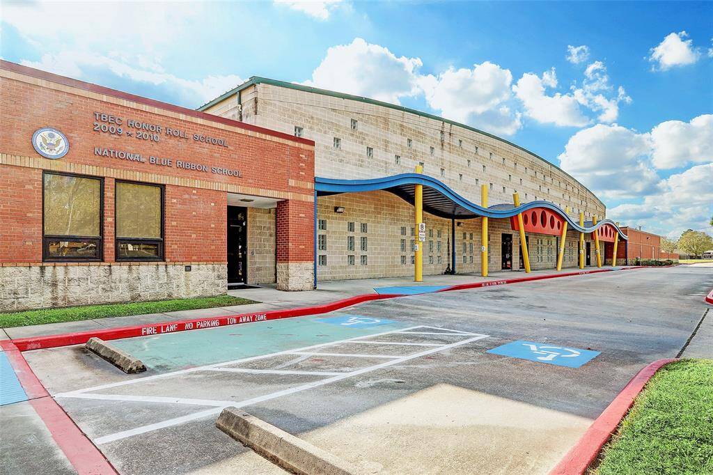 Zoned to highly prestigious Oak Forest Elementary