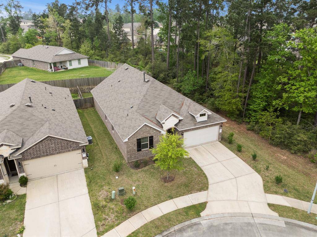 This aerial view captures a charming home nestled on a peaceful cul-de-sac