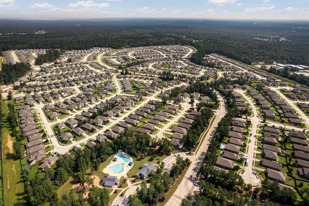 Discover the picturesque Fosters Ridge subdivision from above
