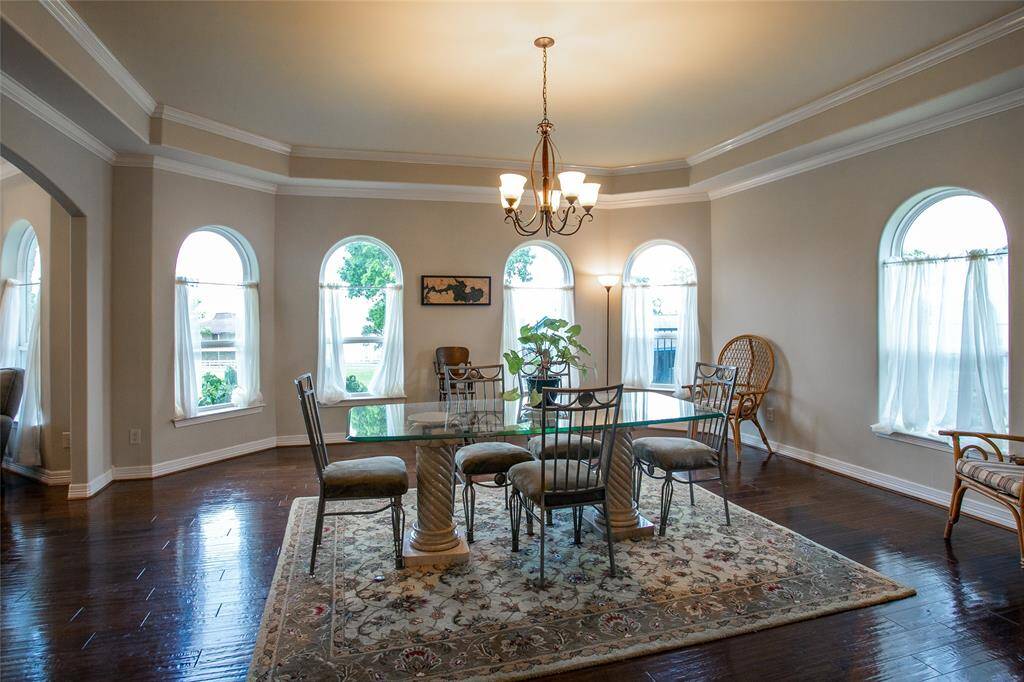 Spacious dining room