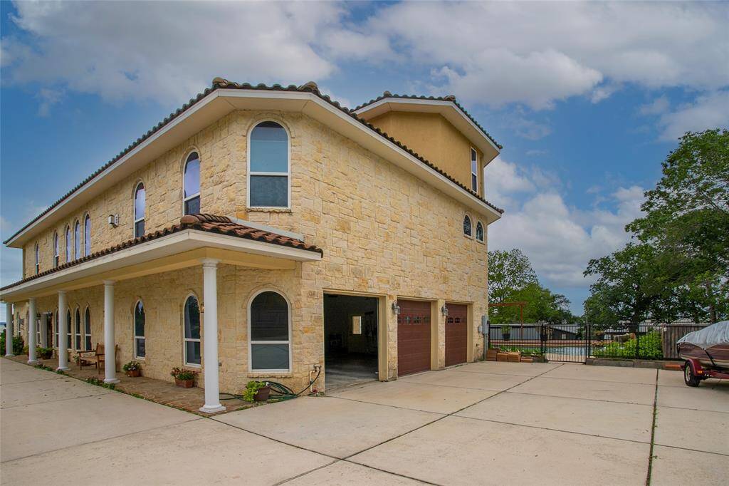 3 car garage