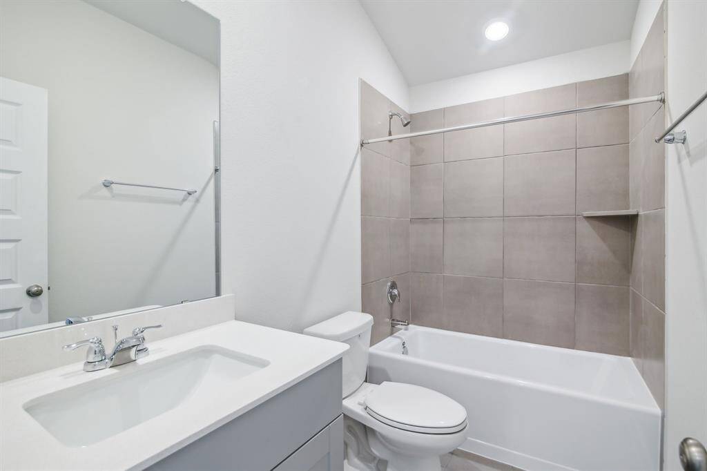 Photo is not of the actual home but is an inspirational photo of builder’s model home and may depict options, furnishings, and/or decorator features that are not included.