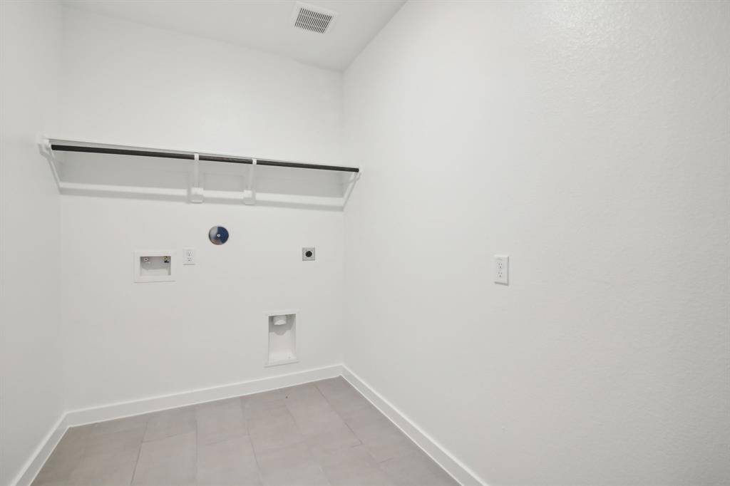 Photo is not of the actual home but is an inspirational photo of builder’s model home and may depict options, furnishings, and/or decorator features that are not included.