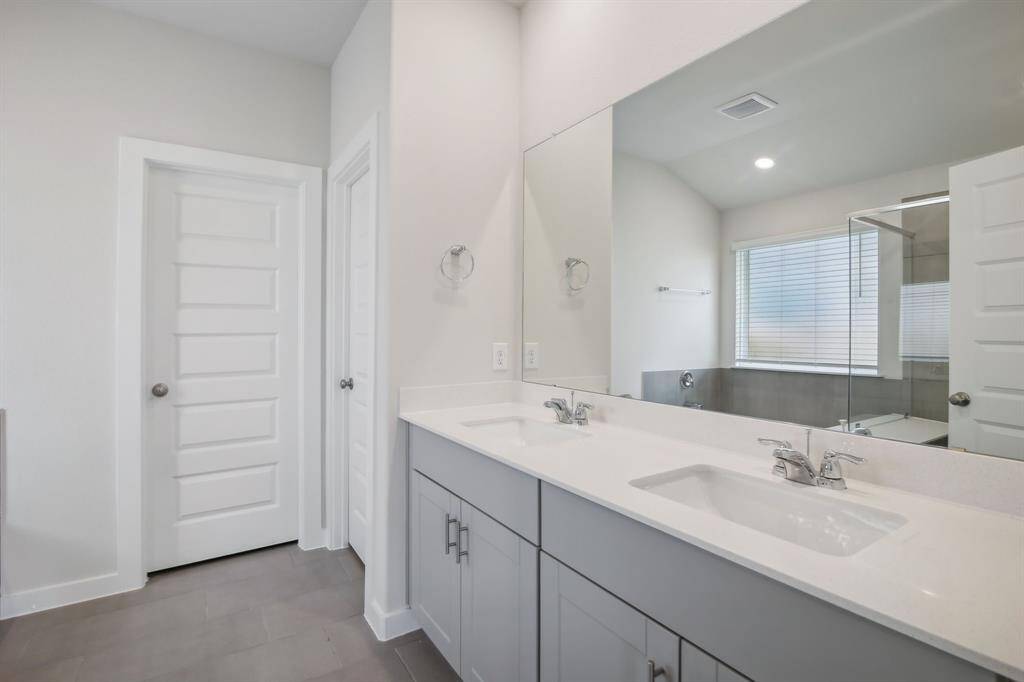 Photo is not of the actual home but is an inspirational photo of builder’s model home and may depict options, furnishings, and/or decorator features that are not included.