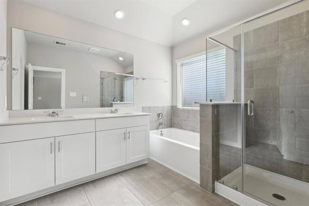 Photo is not of the actual home but is an inspirational photo of builder’s model home and may depict options, furnishings, and/or decorator features that are not included.