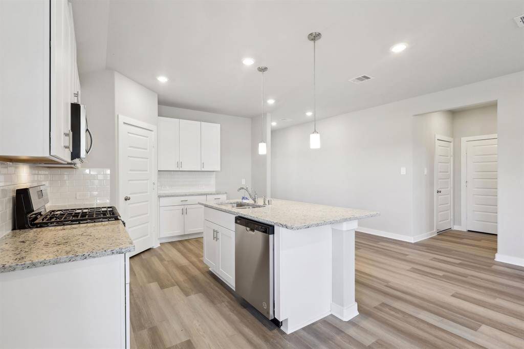 Photo is not of the actual home but is an inspirational photo of builder’s model home and may depict options, furnishings, and/or decorator features that are not included.