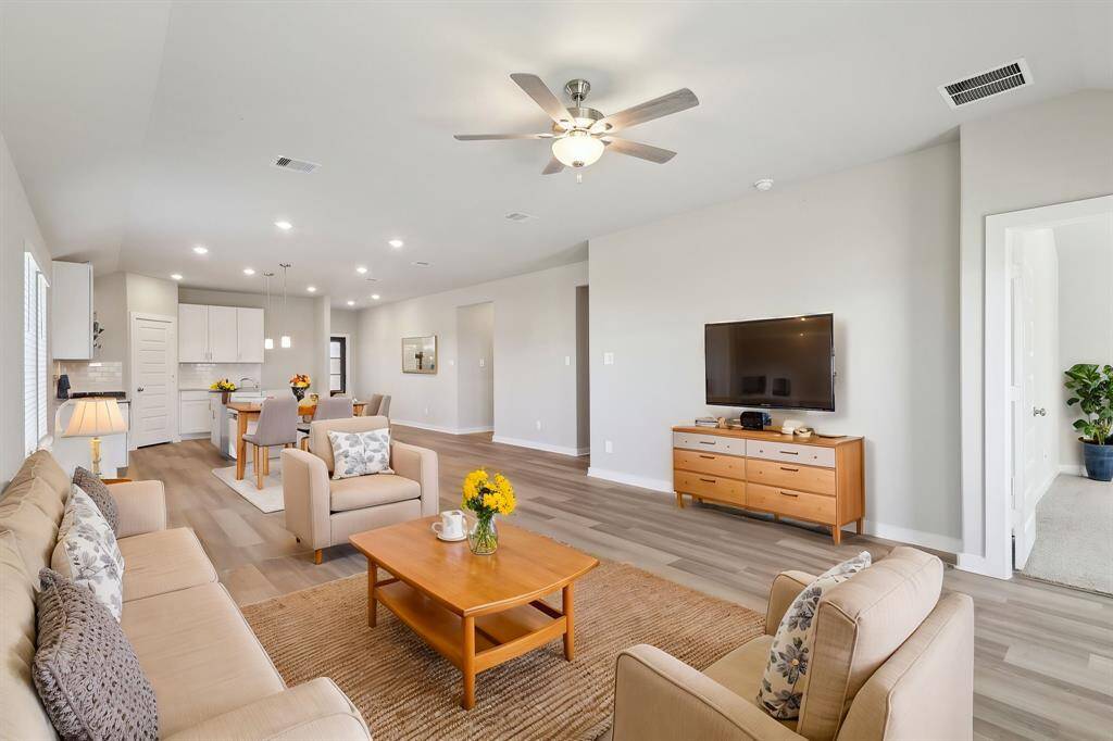 Photo is not of the actual home but is an inspirational photo of builder’s model home and may depict options, furnishings, and/or decorator features that are not included.