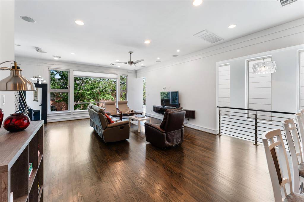 Gorgeous home in a fantastic location!