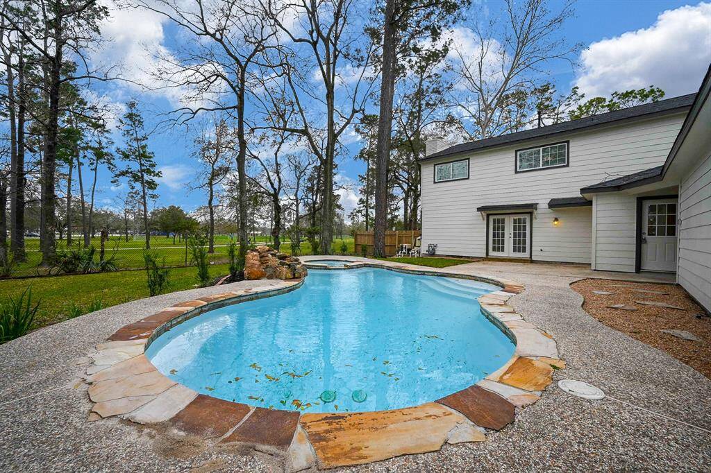 Another view of this fabulous backyard and pool!
