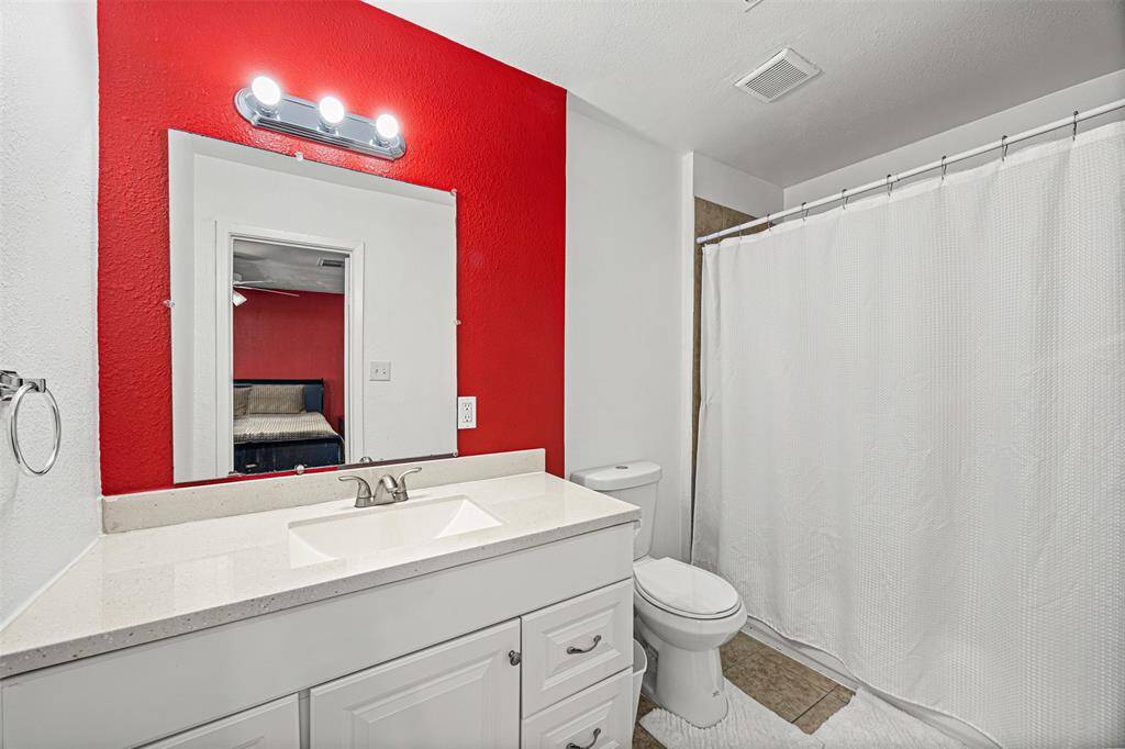 Full bathroom for guest room
