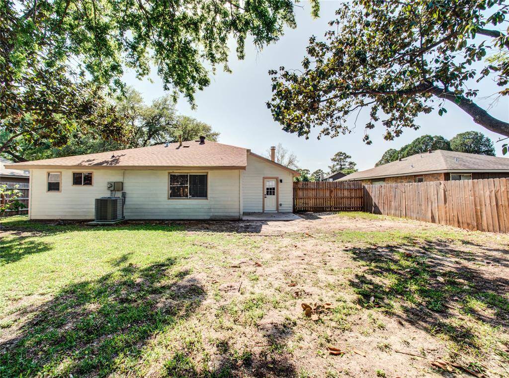 Spacious backyard for hosting friends and family!