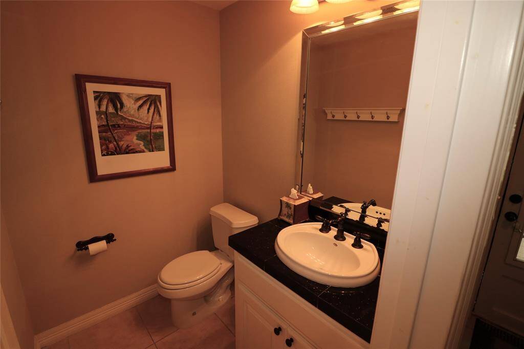 1 floor 1/2 bath