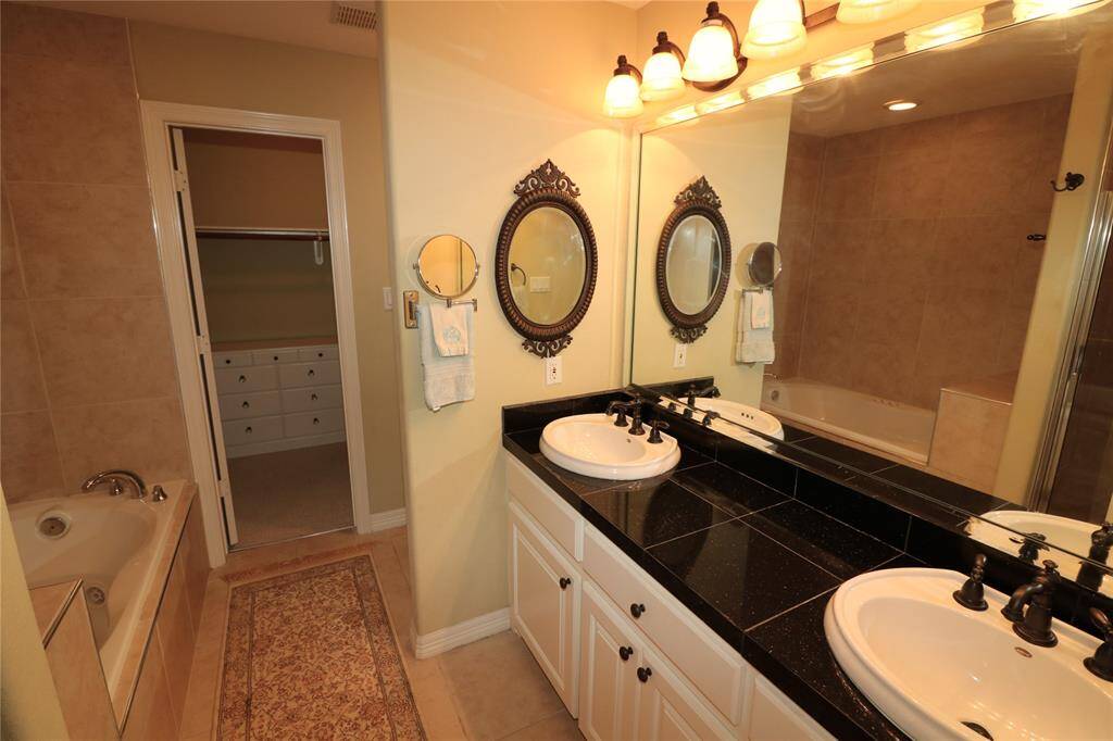 Primary Bath w/dbl sinks and walk in closet