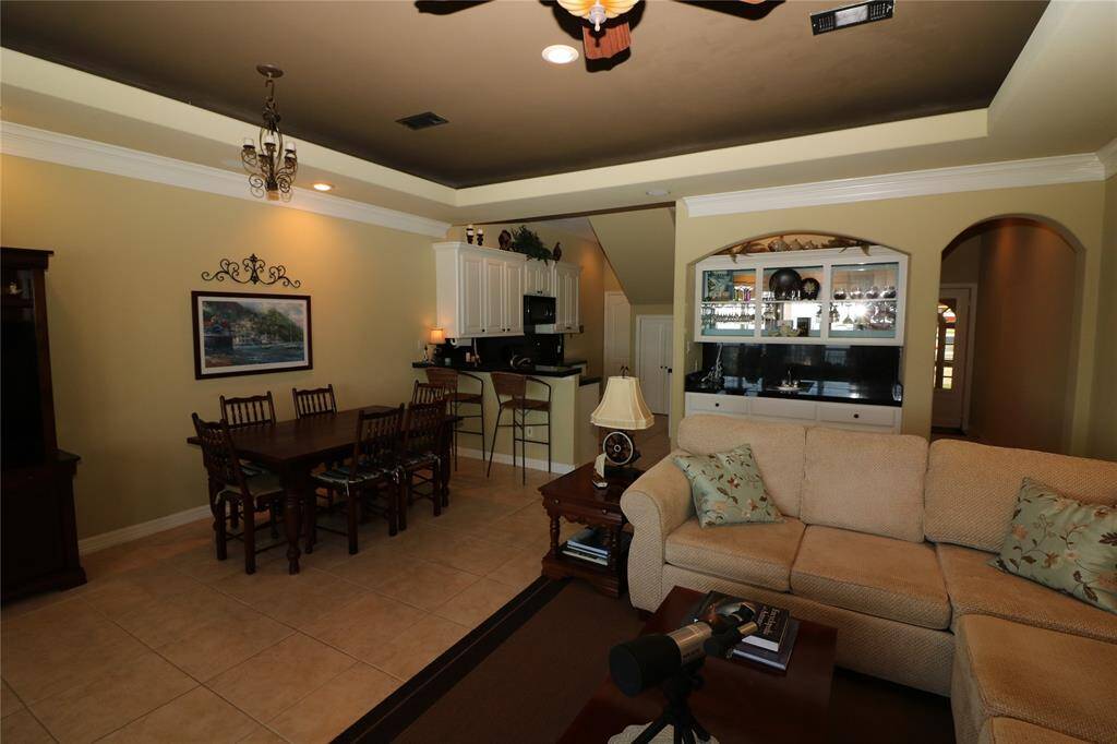 Living/Dining Area