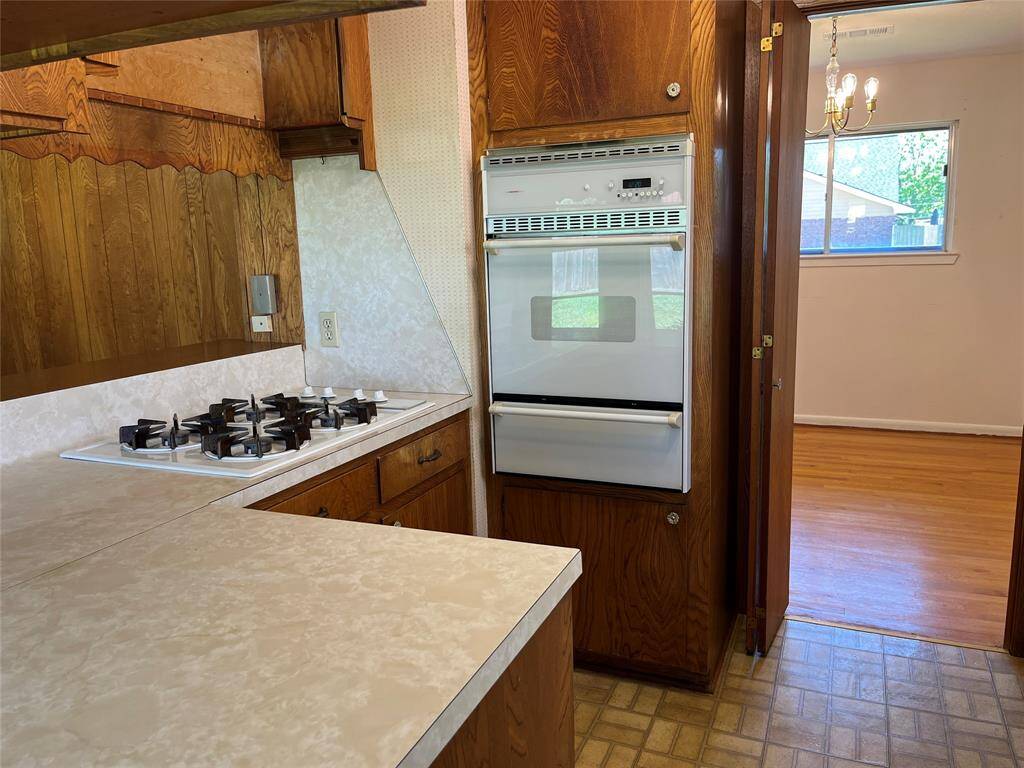 You can see the cooktop and gas oven in relation to each other. Some of the knobs come out on the oven, but you can plug them back in and twist when you need to set the different functions. They are stored in the drawer by teh cooktop. There is a space for a microwave or vent hood cut out of the upper cabinets.