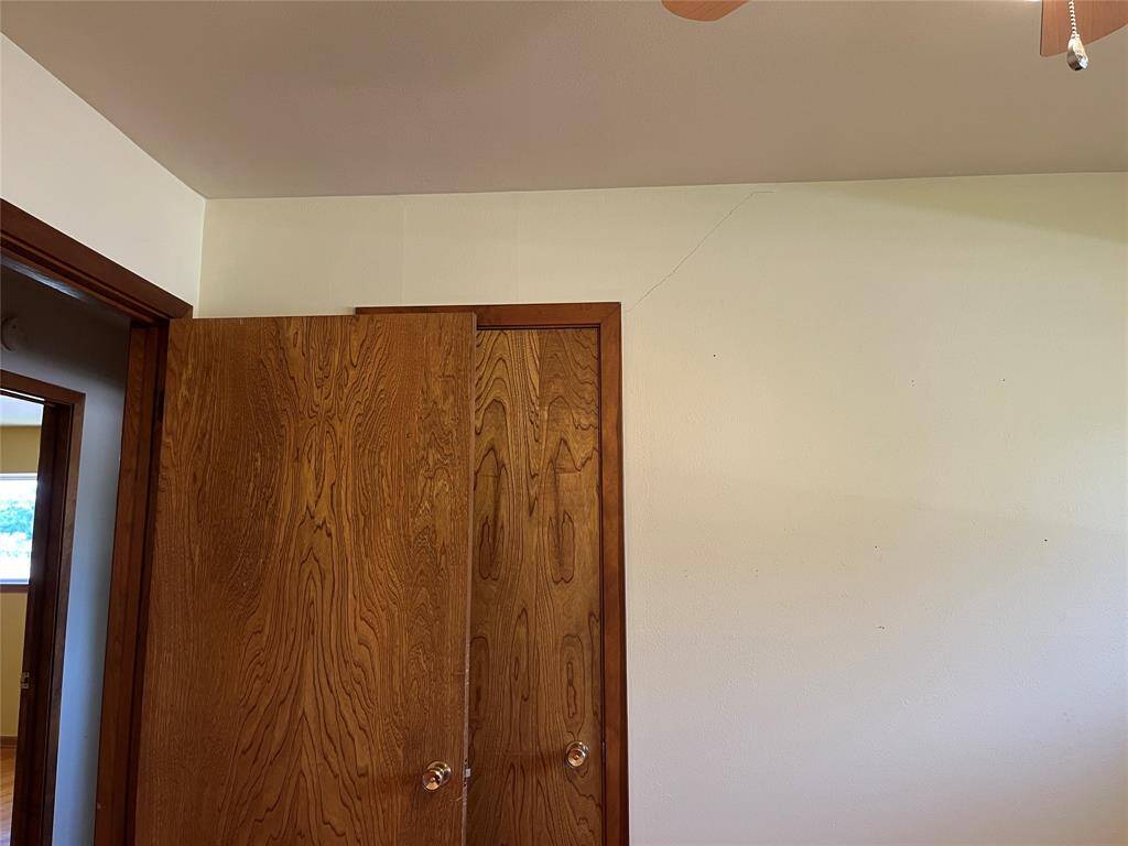 Here's an example of one of the sheetrock cracks you'll see. Foundation work was done by Allied in 2012, but no painting or repairs were done inside or outside after the foundation work. Please ask for transferrable warranty docs.