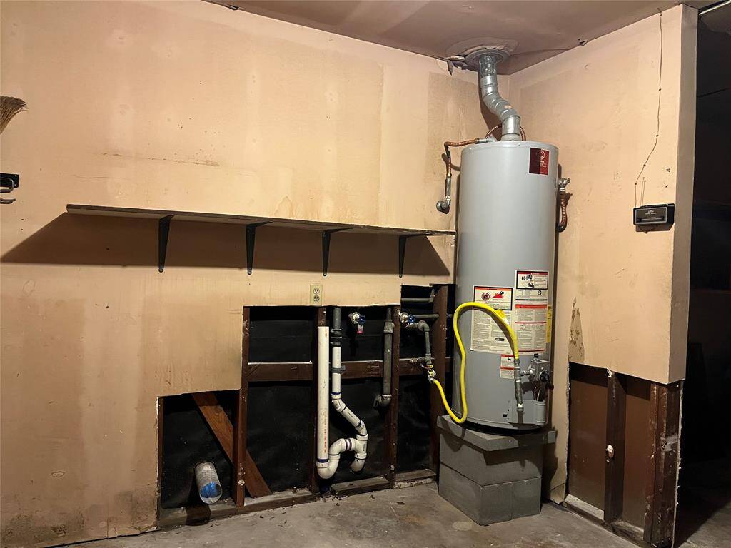 The washer and gas dryer connections are in the garage, beside your water heater. There was a drip at the washer line a while back so the sheetrock was cut out and it hasn't been replaced. It will be easy to see what's there. There are new washer connections.