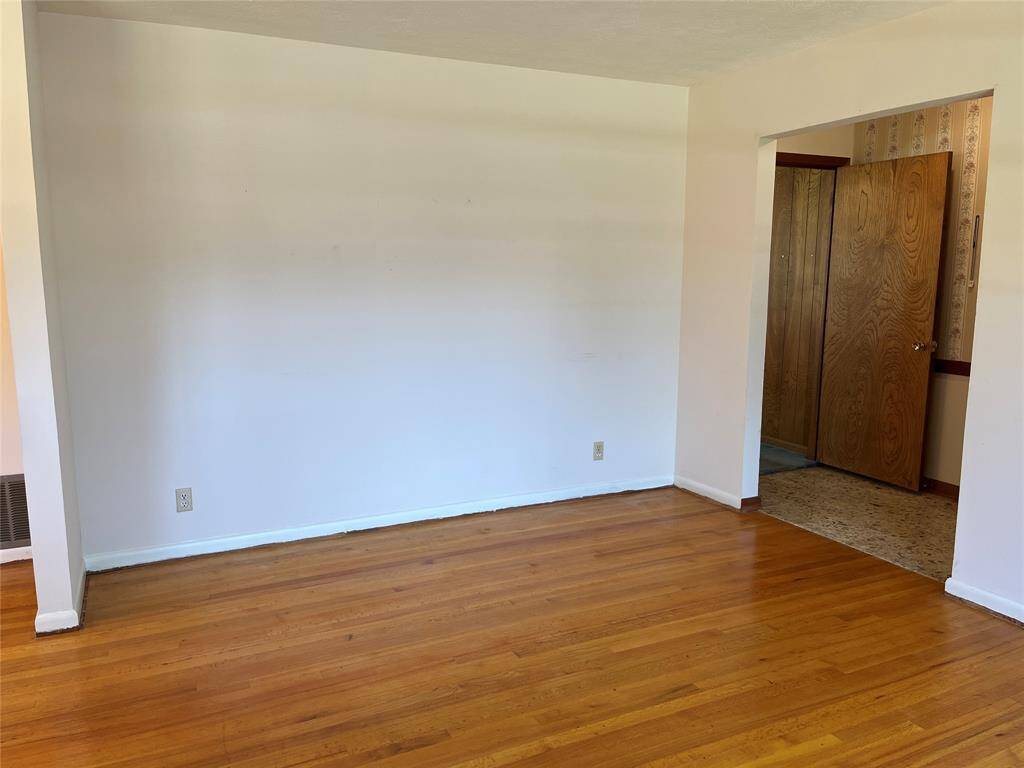 This is the living room and you can see the entry. You'll notice the paint doesn't quite cover be baseboards because there was carpet over the wood floors when the walls were last painted.