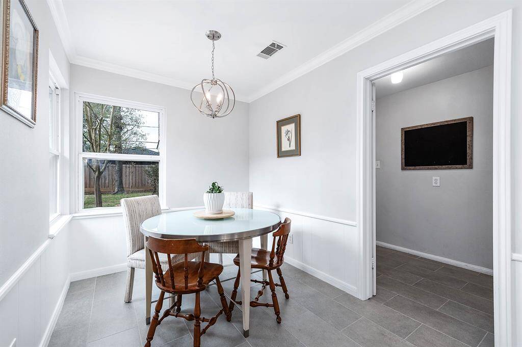 Light and bright breakfast nook for those quick meals.