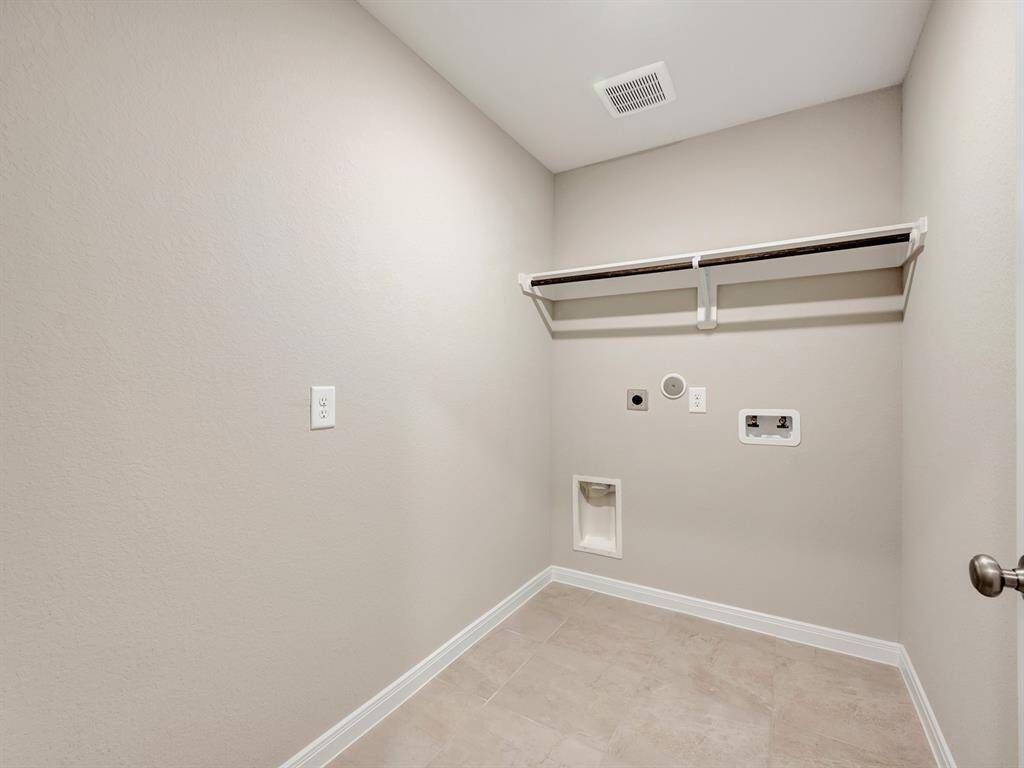 Photo is not of the actual home but is an inspirational photo of builder’s model home and may depict options, furnishings, and/or decorator features that are not included.