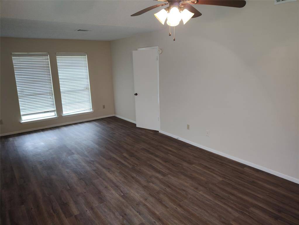 Another view of main bedoom