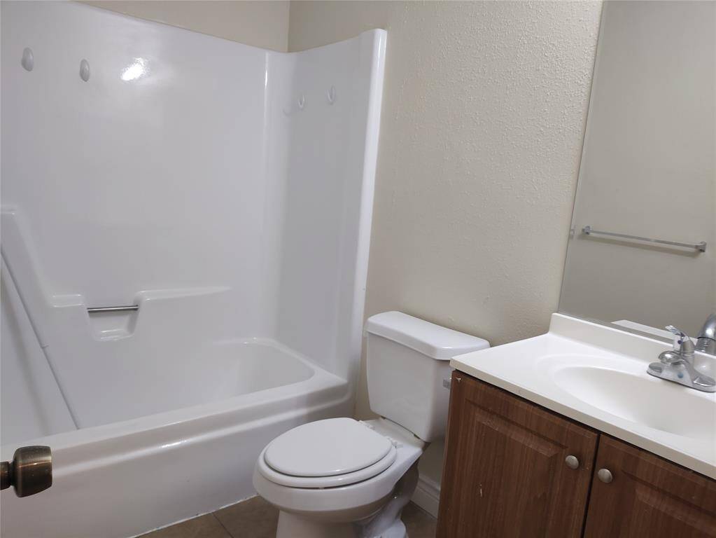 2nd bedroom.