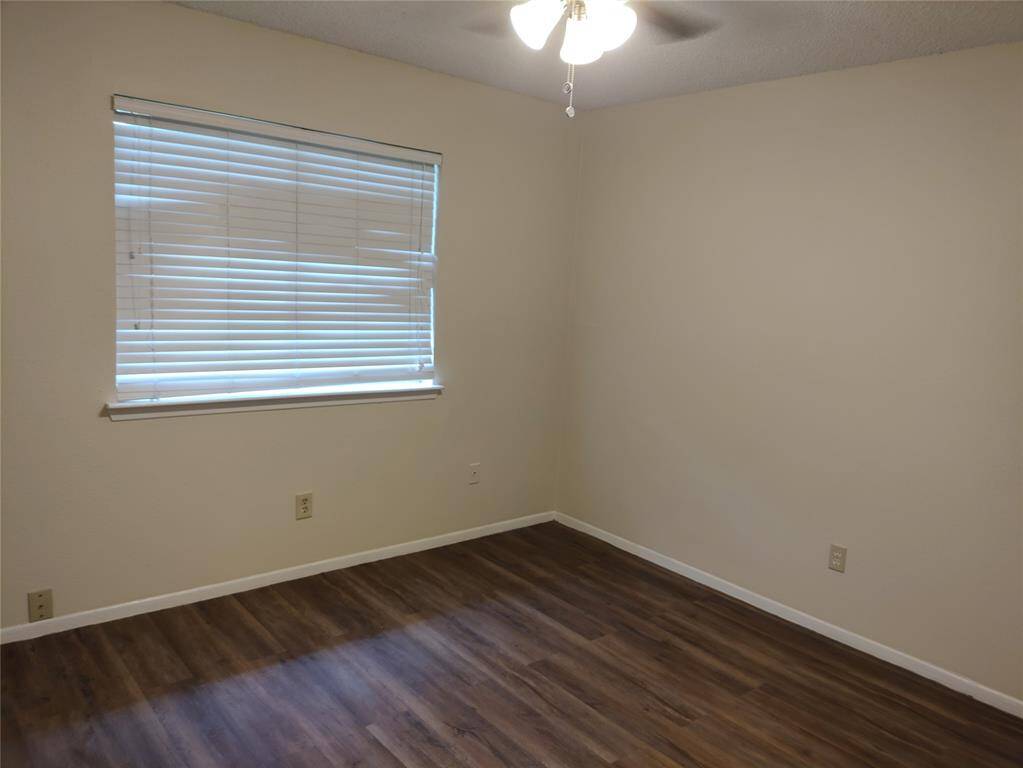 2nd bedroom.