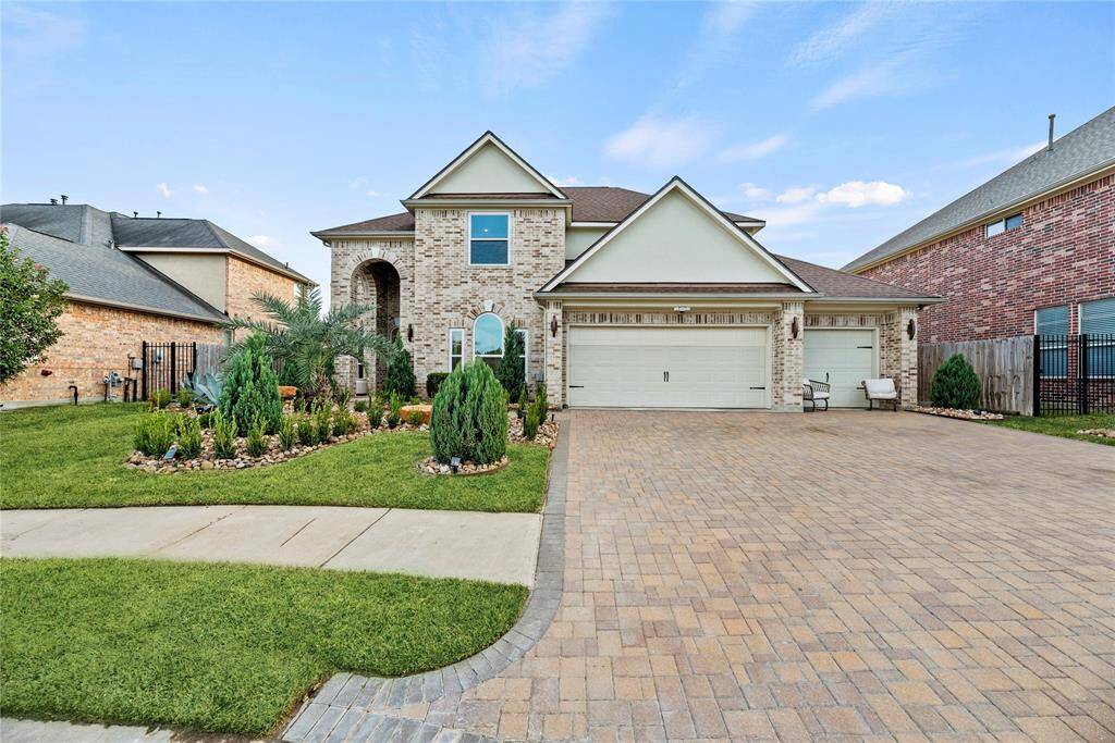 Beautifully updated 2-story home in Sydney Harbour with a 3-car attached garage and gorgeous cobblestone driveway.