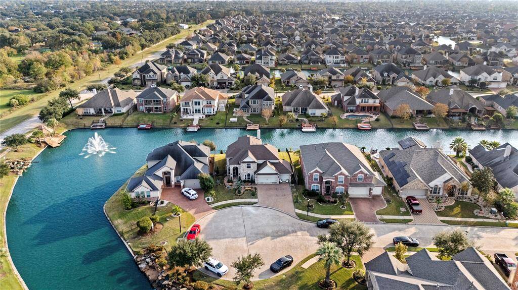Aerial photo of the street and canal.