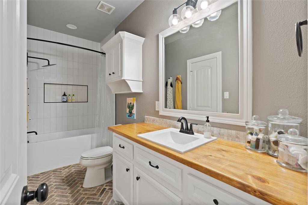 Updated full bath for guests.