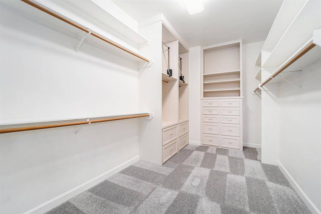 Large closet for the fashionista!