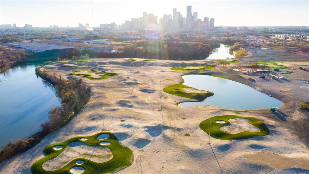East River 9, Houston's new public 9-hole par-3 golf course is located minutes away!