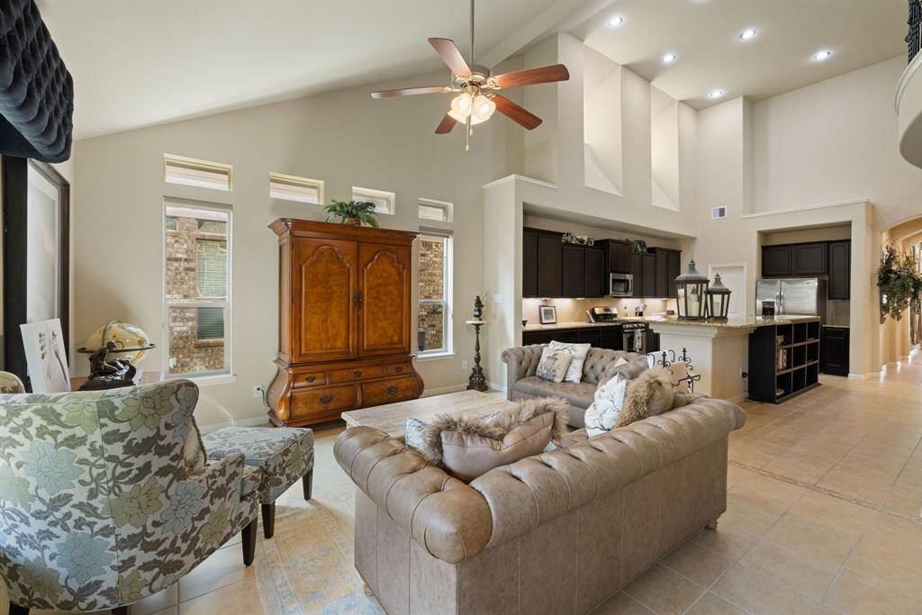 Instantly, you'll be captivated by the striking design of this room. The room is bathed in natural light, enhancing its charm and creating an inviting and delightful atmosphere that is sure to leave a lasting impression on family and guests.