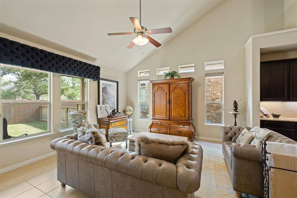 The attention to detail in the ceiling design, along with the generous infusion of natural light, adds a touch of elegance and warmth to this inviting space, making it truly noteworthy.