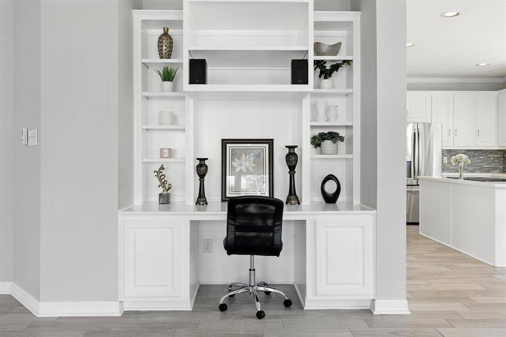 Build-in desk