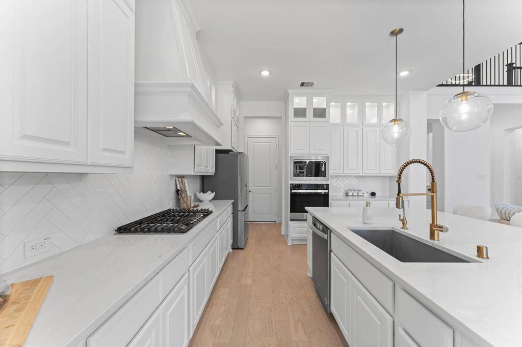 Another view of this fabulous kitchen!