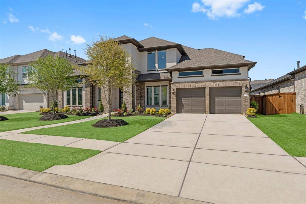 Oversized driveway ideal for guest parking!