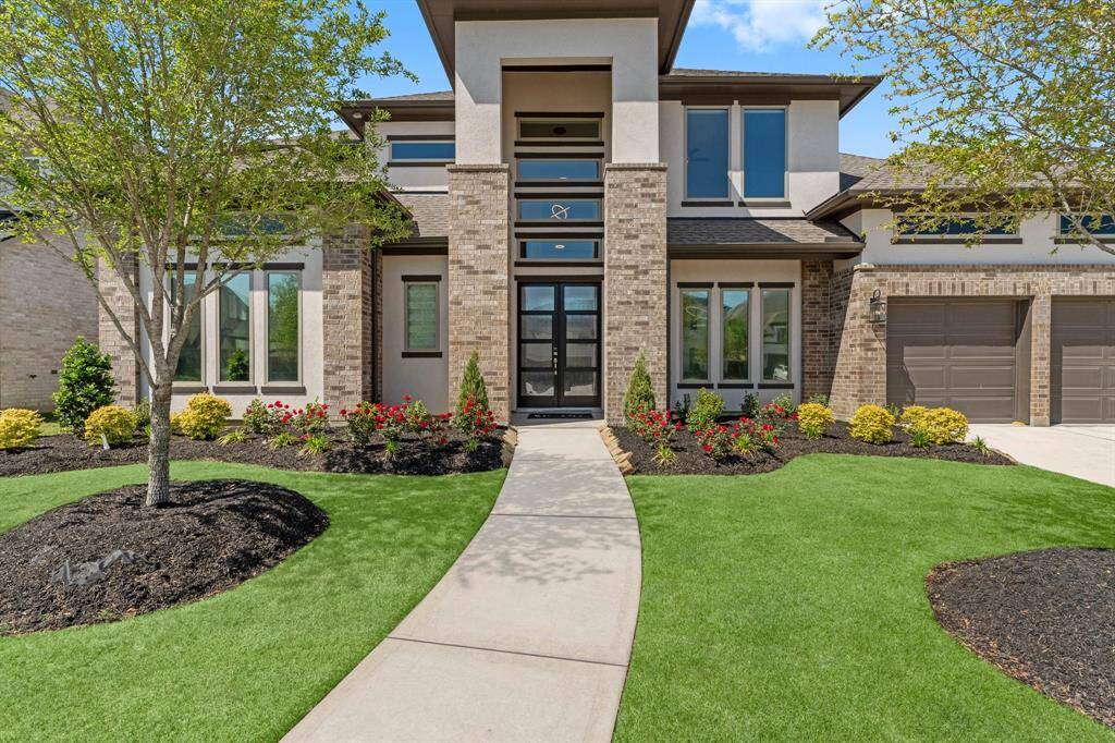 Perfectly manicured landscaping! Let's take a look inside! :-)